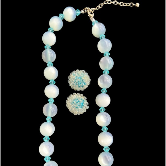 Powder blue ‘50’s necklace and Cabachons earrings to match - Picture 7 of 7